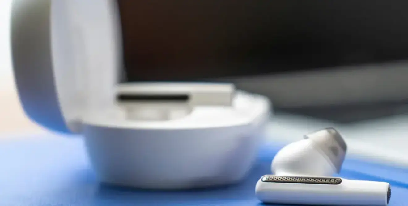 Poly Voyager Free 60 Uc True Wireless Earbuds With Touchscreen White Sand Environmental 1 M2865598