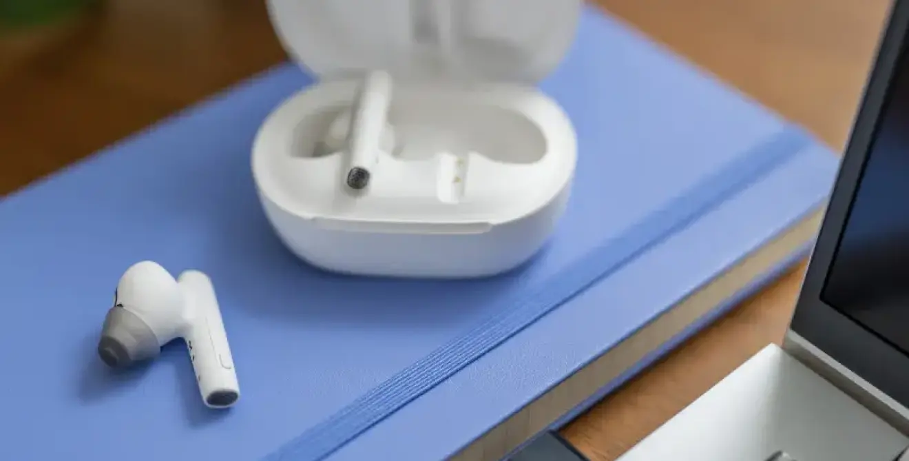 Poly Voyager Free 60 Uc True Wireless Earbuds With Touchscreen White Sand Environmental 2 Sup M2805678